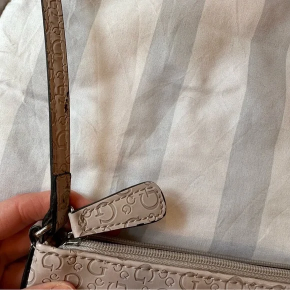 Guess Crossbody Purse - Picture 6 of 8